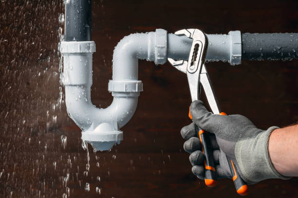 Professional Burst Pipe Repair technician working in Saint Johns, FL
